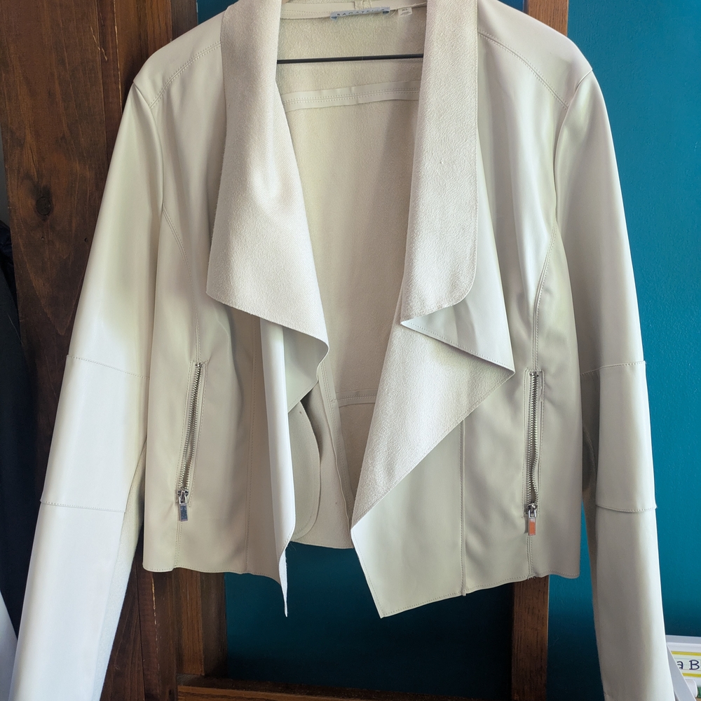 Bagatelle Off-White Women's Blazer with Zippered Pockets
